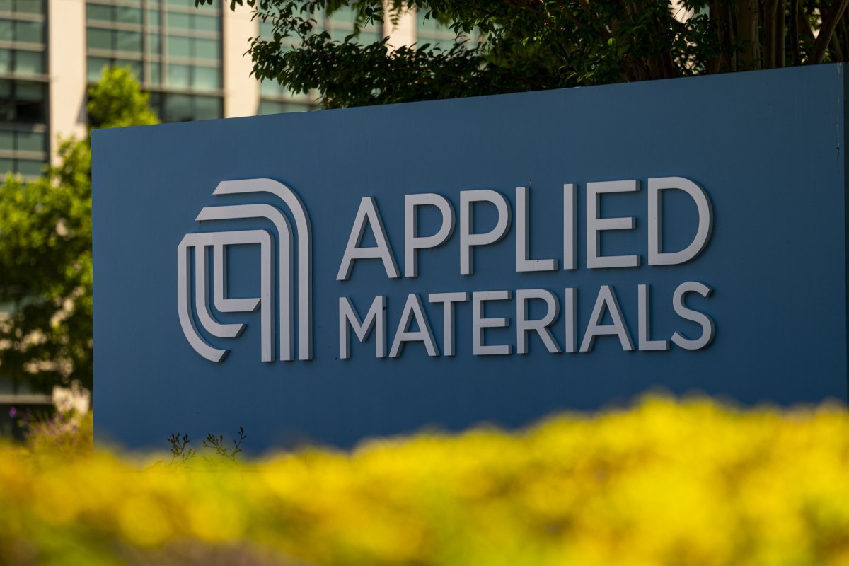 Applied Materials cuts forecast, blaming China export curbs